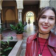 ¡Hola! Soy Mónica, estudiante y profe de idiomas que quiere que te enamores del español o del inglés en la preciosa Granada💃🏻